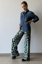 Cargar imagen en el visor de la galería, PANTALON SOFIA ANIMAL PRINT VERDE
