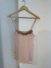 Cargar imagen en el visor de la galería, Polera Gasa Encaje
