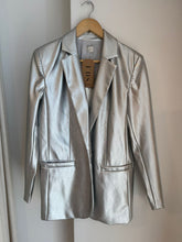 Cargar imagen en el visor de la galería, Chaqueta Plateada Oversize

