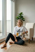 Cargar imagen en el visor de la galería, Polera Estampada Tachas
