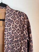 Cargar imagen en el visor de la galería, Blazer Gamuza Animal Print
