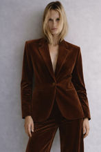 Cargar imagen en el visor de la galería, Chaqueta de terciopelo café mujer elegante
