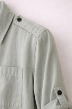 Cargar imagen en el visor de la galería, camisa mujer manga arremangable boton lyocell verde
