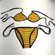 Cargar imagen en el visor de la galería, Bikini tejido rayas amarillo borde negro
