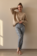 Cargar imagen en el visor de la galería, Legging animal print blanco tiro alto mujer Fran del Solar
