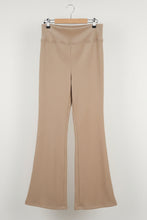 Cargar imagen en el visor de la galería, Pantalón cotelé beige mujer en colgador tiro alto pierna ancha
