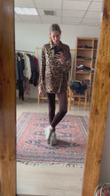 Cargar y reproducir el video en el visor de la galería, BLUSA SOFIA ANIMAL PRINT

