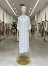 Cargar imagen en el visor de la galería, VESTIDO LINO LARGO CON BOTONES

