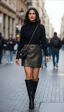 Cargar imagen en el visor de la galería, FALDA CORTA CUERINA ANIMAL PRINT
