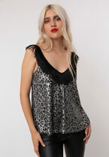 Cargar imagen en el visor de la galería, POLERA FLECOS (VARIOS DISEÑOS)
