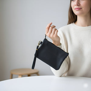 CARTERA CHICA CUERO
