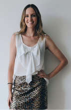 Cargar imagen en el visor de la galería, FALDA CORTA CUERINA ANIMAL PRINT
