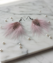 Cargar imagen en el visor de la galería, ARO PLUMAS ROSADAS
