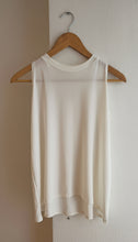Cargar imagen en el visor de la galería, POLERA ALGODON SIN MANGA
