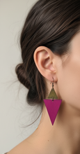Cargar imagen en el visor de la galería, ARO DUO GEOMÉTRICO FUCSIA
