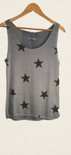 Cargar imagen en el visor de la galería, POLERA HILO ESTRELLA

