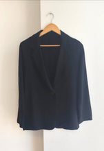 Cargar imagen en el visor de la galería, Blazer oversize de lino color negro, talla única – Fran del Solar

