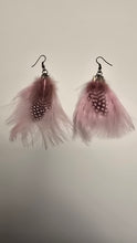 Cargar imagen en el visor de la galería, ARO PLUMAS ROSADAS
