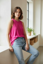 Cargar imagen en el visor de la galería, Polera Algodon sin manga
