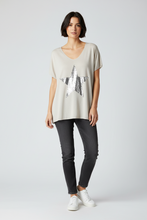 Cargar imagen en el visor de la galería, Polera oversize de algodón con diseño estrella para mujer Fran del Solar

