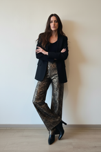Cargar imagen en el visor de la galería, Pantalon Cuerina Animal Print Dorado
