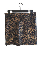 Cargar imagen en el visor de la galería, FALDA CORTA CUERINA ANIMAL PRINT
