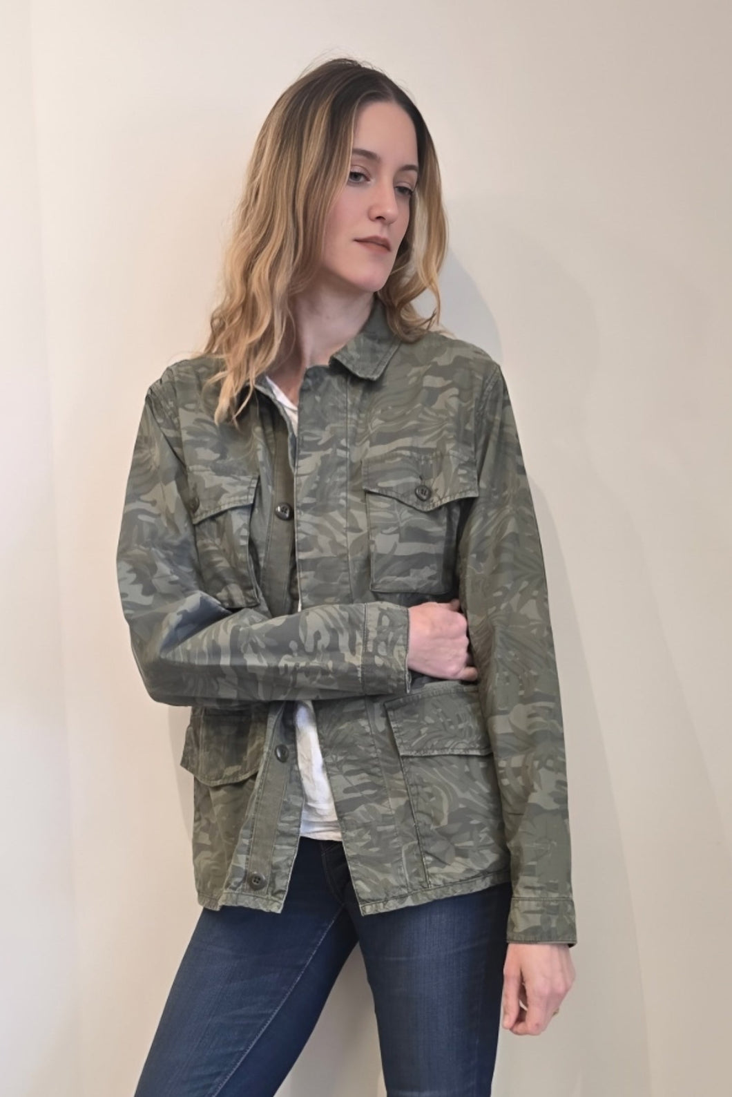 CHAQUETA GAP ESTAMPADO CAMUFLAJE