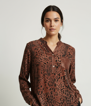 Cargar imagen en el visor de la galería, BLUSA ANIMAL PRINT

