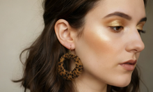 Cargar imagen en el visor de la galería, AROS ANIMAL PRINT CAFÉ
