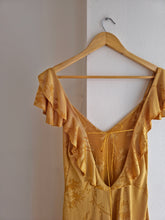 Cargar imagen en el visor de la galería, VESTIDO GITANO AMARILLO
