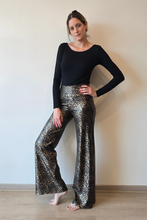 Cargar imagen en el visor de la galería, Pantalon Cuerina Animal Print Dorado
