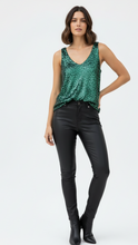 Cargar imagen en el visor de la galería, Polera lentejuelas verde
