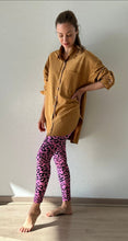 Cargar imagen en el visor de la galería, BLUSA ELENA CAMEL
