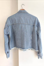 Cargar imagen en el visor de la galería, CHAQUETA JEANS ESTRELLAS
