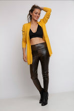 Cargar imagen en el visor de la galería, LEGGING CUERINA SNAKE CAFE
