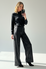 Cargar imagen en el visor de la galería, PANTALON SOFIA CUERINA NEGRO ANIMAL PRINT
