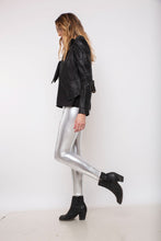Cargar imagen en el visor de la galería, LEGGING PLATEADA
